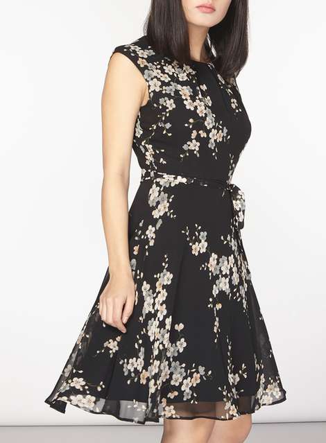 **Billie & Blossom Petite Black Floral Dress